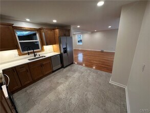 14 Forest Rd in New Hartford, NY - Building Photo - Building Photo