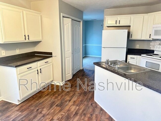 990 Tom Hailey Blvd in La Vergne, TN - Building Photo - Building Photo