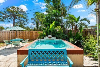 1718 Joyce St in Sarasota, FL - Building Photo - Building Photo