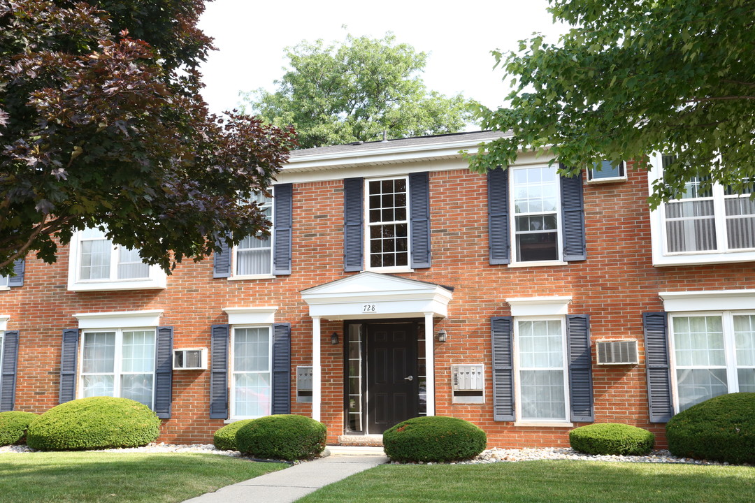 Plymouth Hills Apartments in Plymouth, MI - Building Photo