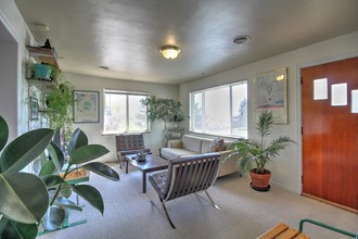 1949 Cascade Ave in Boulder, CO - Building Photo - Interior Photo