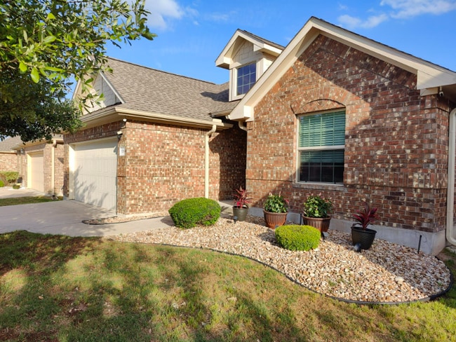 528 S Brook Dr in Leander, TX - Foto de edificio - Building Photo
