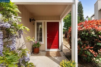 2480 Heatherleaf Ln in Martinez, CA - Building Photo - Building Photo