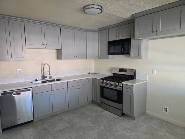 43358 27th St W in Lancaster, CA - Building Photo - Building Photo