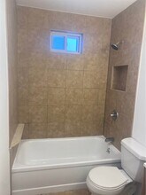 27 Van Wagoner Ave in Clifton, NJ - Foto de edificio - Building Photo