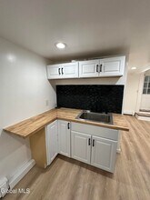 27 McElwain Ave, Unit 1 in Cohoes, NY - Foto de edificio - Building Photo