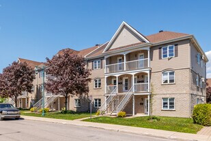 7 Sicard Car in Ste-Thérèse, QC - Building Photo