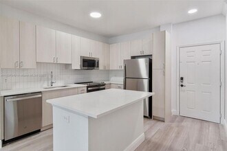 10170 SW 7th St, Unit 21-312 in Pembroke Pines, FL - Building Photo - Building Photo