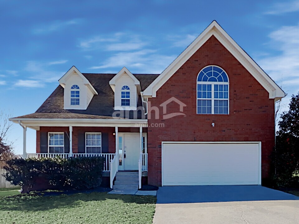 703 Whispering Breeze in Mount Juliet, TN - Foto de edificio