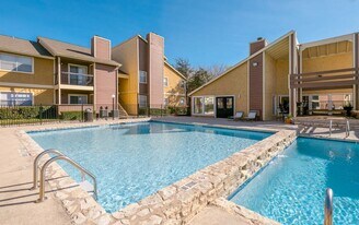 10000 N Lamar Blvd, Unit 2033 in Austin, TX - Building Photo