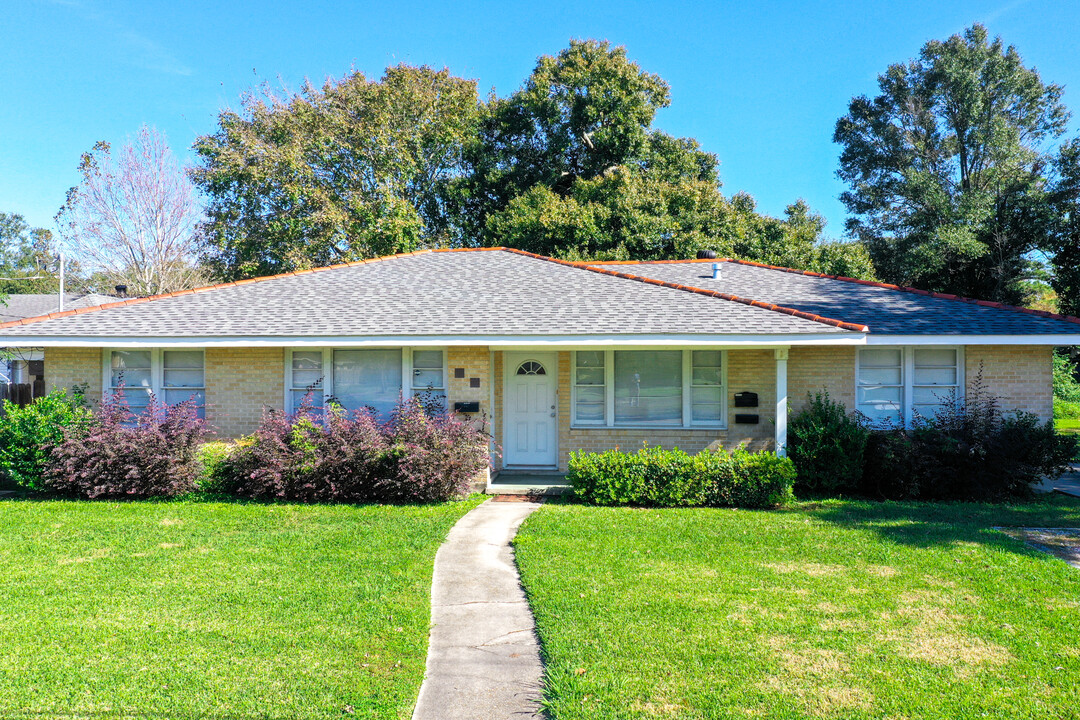 209-11 Transcontinental Dr in Metairie, LA - Building Photo