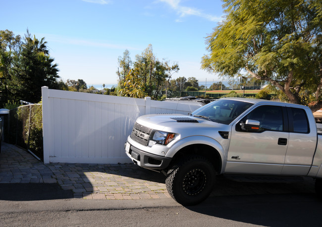 735 Griffith Way in Laguna Beach, CA - Building Photo - Building Photo