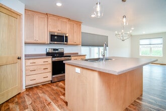 2220 Blue Stem Ln in De Pere, WI - Building Photo - Building Photo