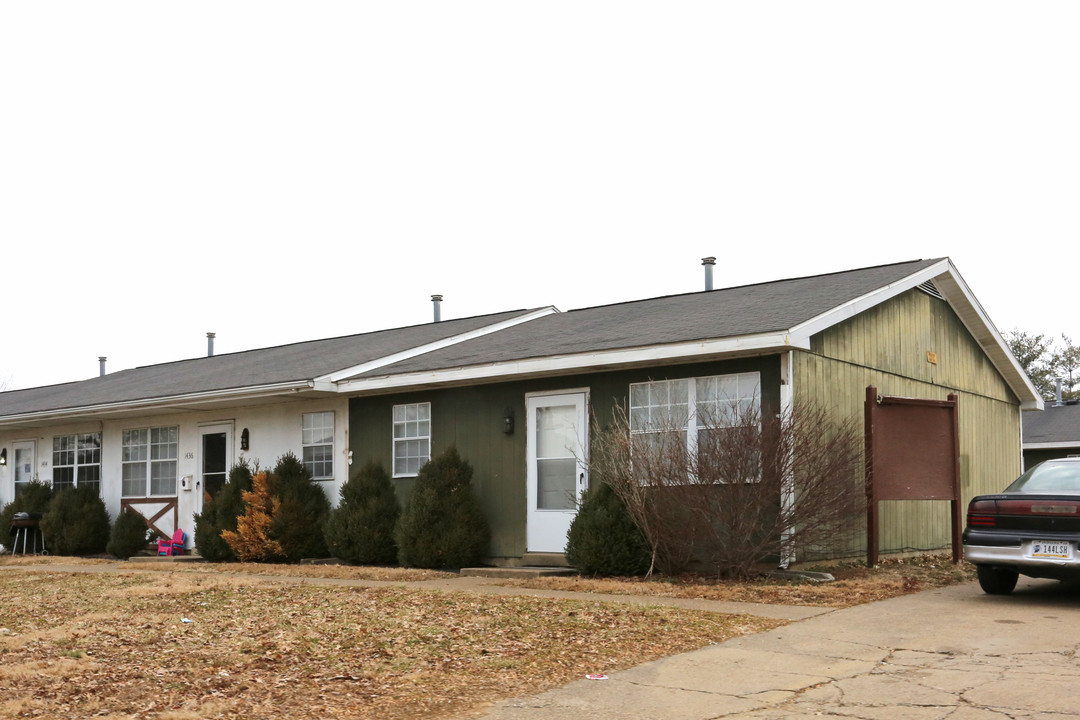 Cottage Apartments in Evansville, IN - Building Photo