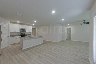 393 Monarch Ln in Pensacola, FL - Foto de edificio - Building Photo