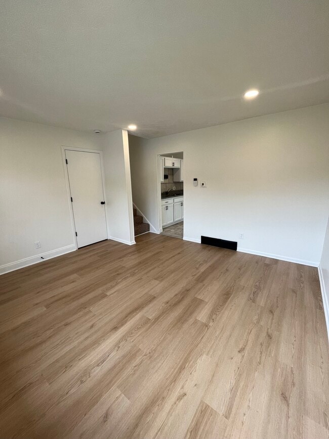 1921 Dunning Rd in Columbus, OH - Building Photo - Building Photo