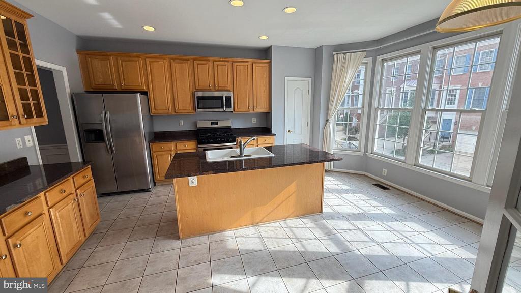 11904 Castlegate Ct in Rockville, MD - Building Photo