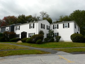 22-88 Roberts Dr in Bedford, MA - Foto de edificio - Building Photo