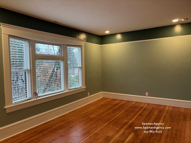 143 4th Ave NW, Unit #C in Puyallup, WA - Building Photo - Building Photo