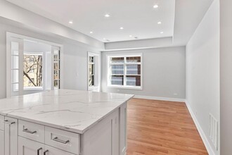 935 W Winona St in Chicago, IL - Building Photo - Building Photo