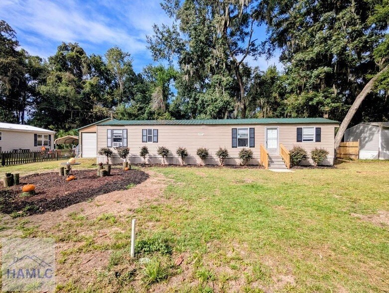 106 Faye Dr in Midway, GA - Building Photo