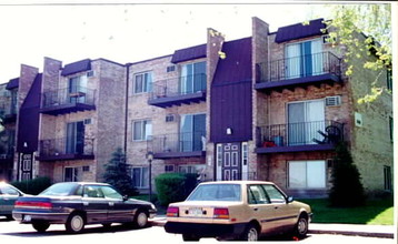 Oak Terrace in Mount Prospect, IL - Building Photo - Building Photo