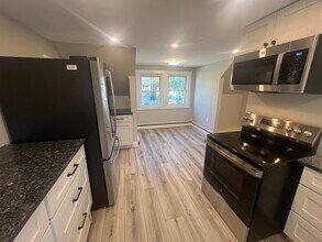 192 Warner St, Unit Updated 3 Bedroom Unit in Manchester, NH - Building Photo - Building Photo