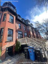 61 Adams St in Somerville, MA - Building Photo