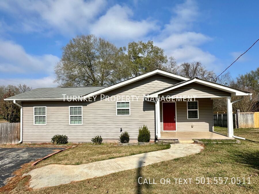 20200 E Pinnacle Rd in Roland, AR - Building Photo