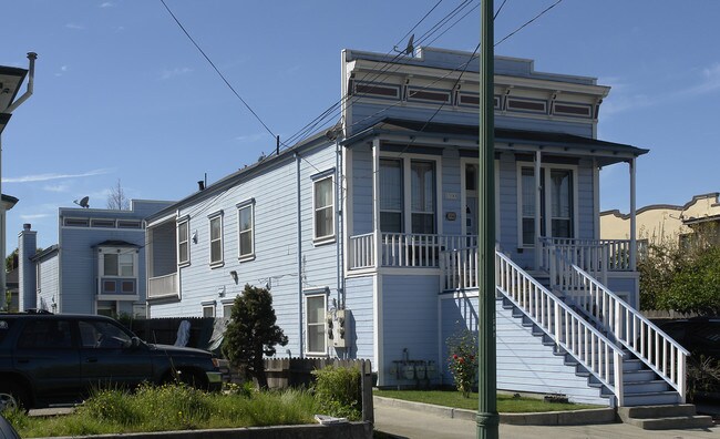 1590 Buena Vista Ave in Alameda, CA - Foto de edificio - Building Photo