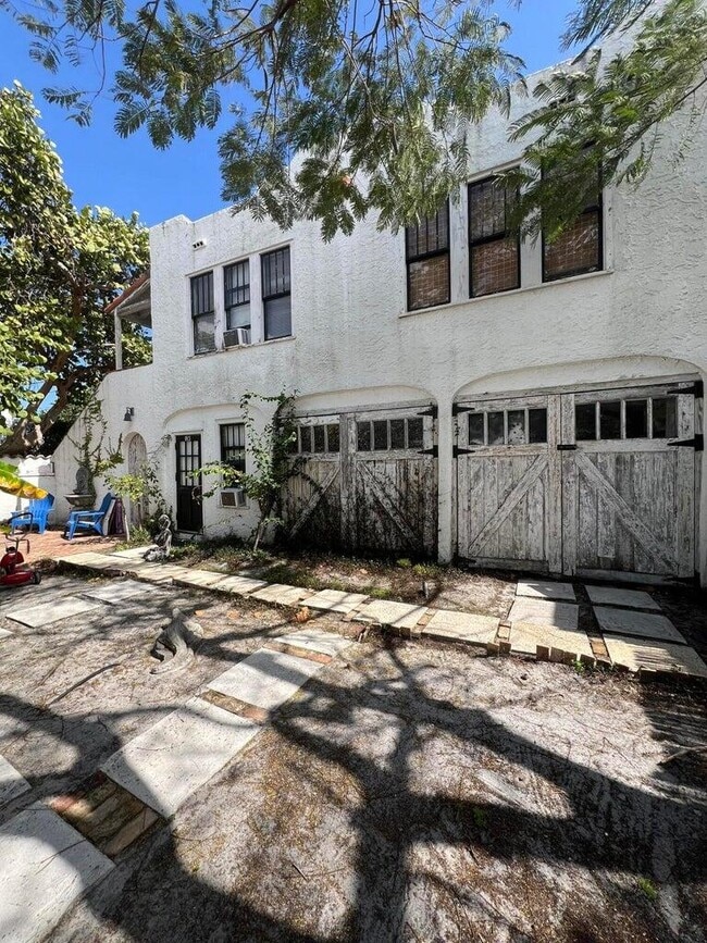 318 S J St in Lake Worth Beach, FL - Foto de edificio - Building Photo