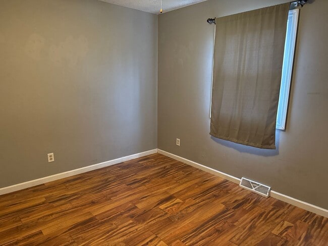 26-32 Circle Dr in Chatham, IL - Building Photo - Building Photo