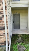 2200 E Trinity Mls Rd in Carrollton, TX - Building Photo