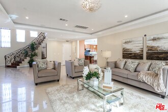 126 Le Doux Rd in Beverly Hills, CA - Foto de edificio - Building Photo
