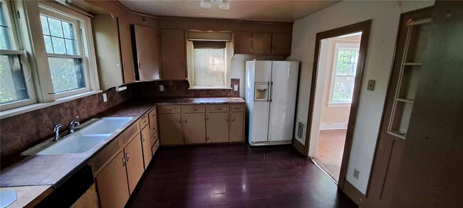 property at 30 Hollywood Ave