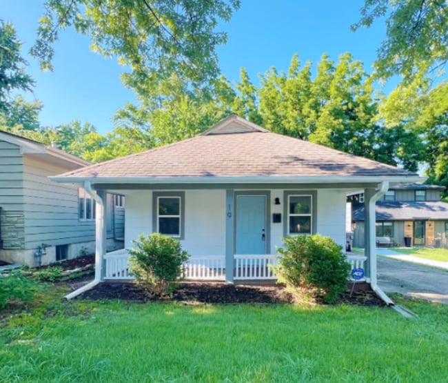 property at 19 E 80th St