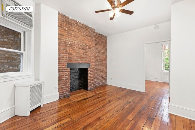 163 W 10th St in New York, NY - Foto de edificio - Building Photo