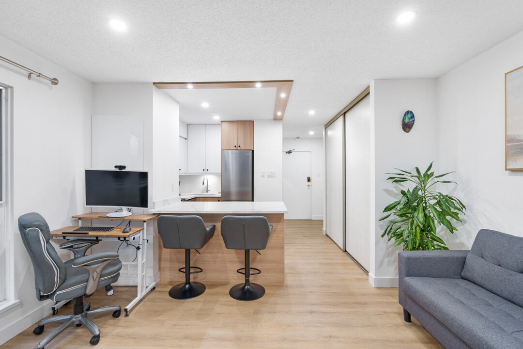 1545 E 2nd Ave in Vancouver, BC - Building Photo