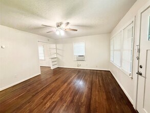 824 S Anderson St in Angleton, TX - Building Photo - Building Photo