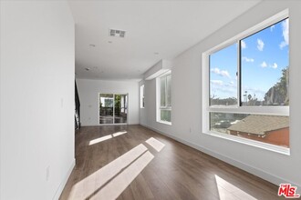11447 Cumpston St in Los Angeles, CA - Building Photo - Building Photo