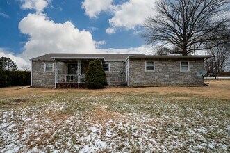 7 Helen Ln in Reading, PA - Foto de edificio - Building Photo