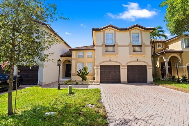 11032 NW 48th Ln in Doral, FL - Building Photo - Building Photo