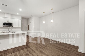 3011 Mesmerizing Walk in Sacramento, CA - Building Photo - Building Photo