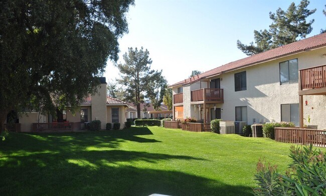 43376 Cook St, Unit 69 in Palm Desert, CA - Building Photo - Building Photo