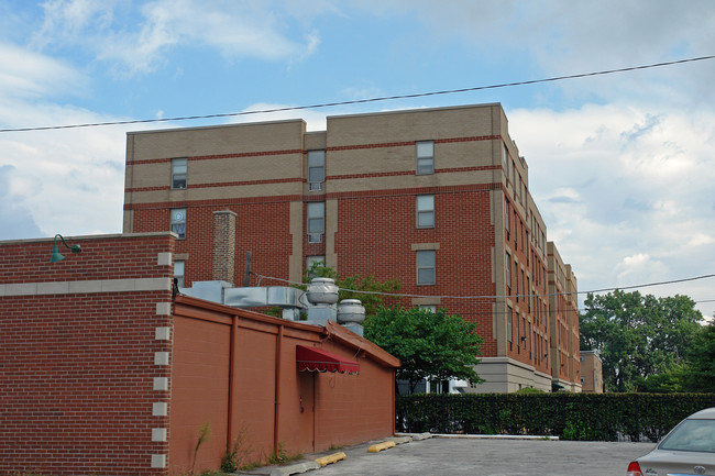 Senior Suites of Garfield Ridge in Chicago, IL - Building Photo - Building Photo