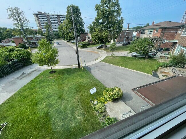 17 Woodenhill Ct in Toronto, ON - Building Photo - Building Photo