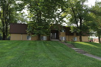 La Hacienda in Kansas City, KS - Foto de edificio - Building Photo