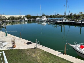 5301 Ocean Terrace in Marathon, FL - Building Photo - Building Photo