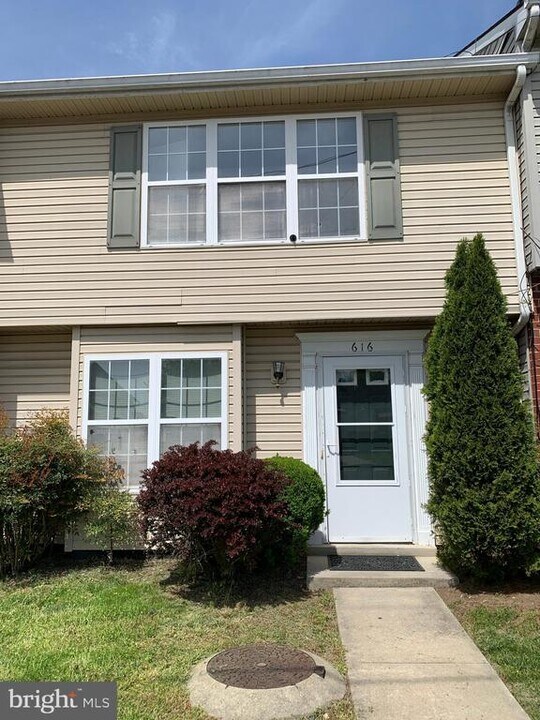 616 W Martin St in Martinsburg, WV - Building Photo