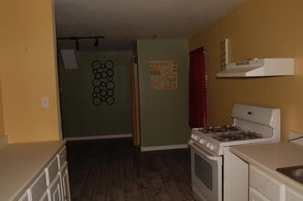 1902 E Price St in Laredo, TX - Building Photo - Building Photo